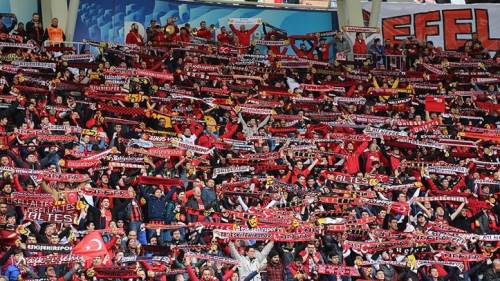 Taraftar mavi forma istiyor