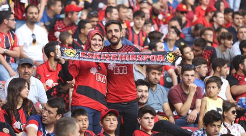 Taraftar sevdasını yalnız bırakmadı