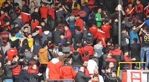 TARAFTAR SIRTINI DÖNDÜ