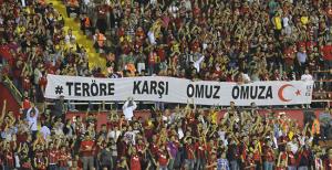 Taraftar teröre tepki gösterdi