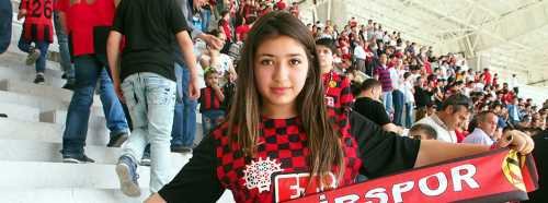 TARAFTAR YENİ STADA GİTTİ