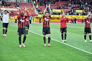 Taraftarın önünde çalışacak