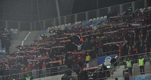 TARAFTARIN SABRI TAŞTI 