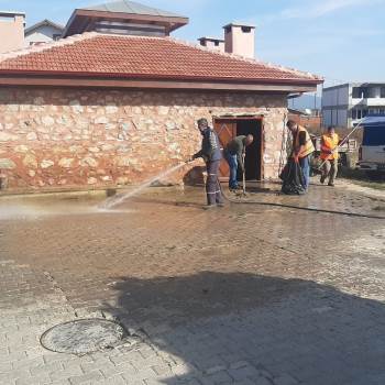 Tarihi Çamaşırlık Binası Temizlendi
