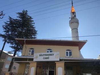 Tarihi Cami Minaresinde Yıkılma Tehlikesi
