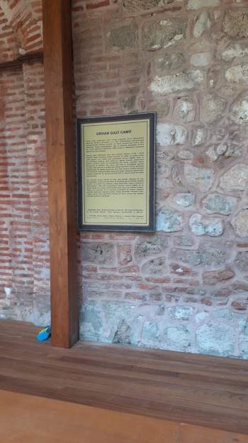 Tarihi Caminin Tanıtım Levhası Yerine Takıldı
