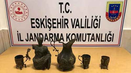 Tarihi eser kaçakçısına suçüstü