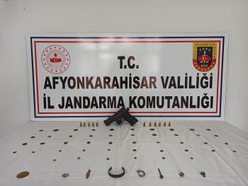 Tarihi Eserleri Satmaya Çalışırken Yakalandı
