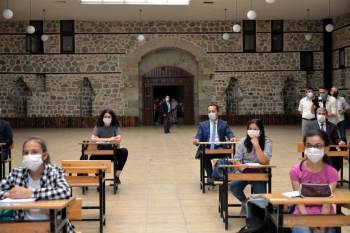 Tarihi Köprülü Mehmet Paşa Kervansarayında Ders
