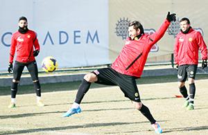 Tarık Beşiktaşa Veysel Kasımpaşaya 