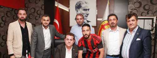 Tarık Çamdal Eskişehirspor'a imzayı attı