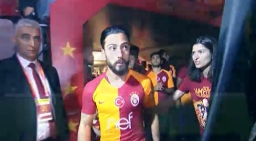 Tarık Çamdal kutlamalarda ıslıklandı