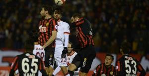 Tarık hasret giderdi