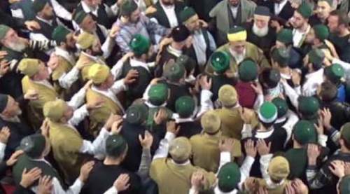 Tarikatlar kapatılsın diyen yok