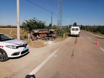 Tarım İşçilerini Taşıyan Araç Devrildi, 5 Kişi Yaralandı
