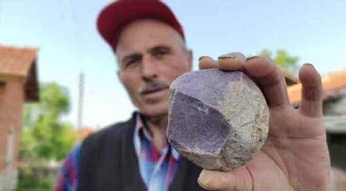 Tarlarındaki taşların servet ettiğini çalındıktan sonra anladı!