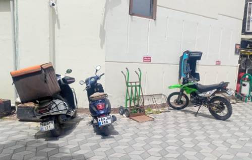 Taşbaşı Çarşısı motosiklet parkı oldu