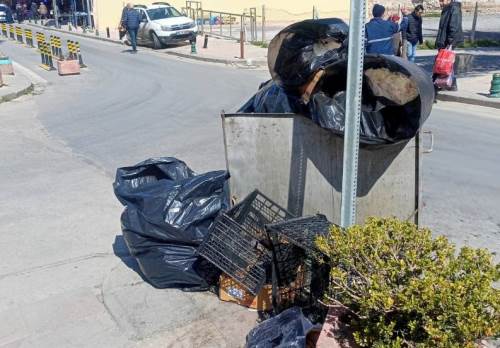 Taşbaşı’nda çöp ve kasalar görüntü kirliliği yarattı