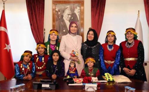 Tatarlı kadınlarından Vali Yiğitbaşı’na renkli ziyaret