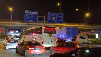 Tatil Dönüşünü Son Saatlere Bırakanlar Uzun Araç Kuyrukları Oluşturdu
