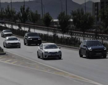 Tatilciler Bayram Tatili İçin Yola Erken Düştü
