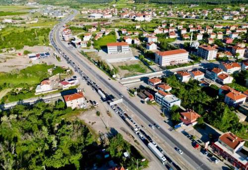 Tatilciler dönüşe başladı: Uzun araç kuyrukları oluştu!