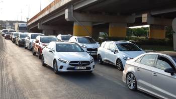 Tatilcilerin Dönüş Yolculuğunda Uzun Araç Kuyrukları Oluştu
