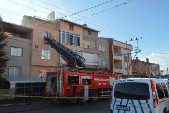 Tavşanlı’Da 3 Katlı Binada Yangın
