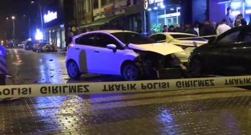 Tavşanlı’da iki otomobil kaza yaptı: 3 yaralı