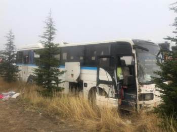 Tavşanlı’Da İşçi Servis Aracı Yoldan Çıktı: 3 Yaralı
