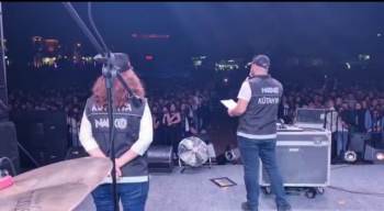 Tavşanlı’Da Konser İzleyicileri Uyuşturucu İle Mücadele Konusunda Bilgilendirildi
