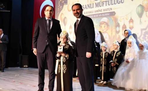 Tavşanlı'da Kur'an kursunu başlarına taç takarak tamamladılar