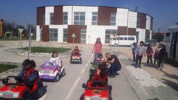 Tavşanlı’Da Öğrencilere Temel Trafik Eğitimi
