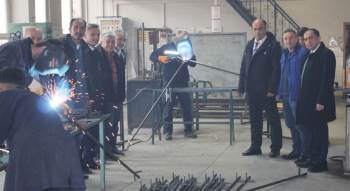 Tavşanlı’Da Öğretmen Ve Öğrenciler Deprem Bölgesine Çadır Üretiyor
