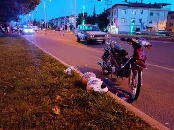 Tavşanlı’Da Otomobil İle Motosiklet Çarpıştı: 2 Yaralı
