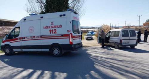 Tavşanlı’da otomobil ile motosiklet çarpıştı: Biri çocuk 2 yaralı