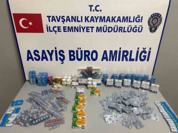Tavşanlı’Da Pazardaki Tezgahta Satışı Yasak İlaçlar Ele Geçirildi

