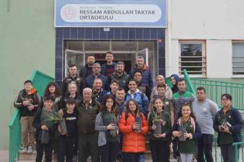 Tavşanlı’Da Ressam Abdullah Taktak Ortaokulu Öğrencileri Fidanlarla Buluştu
