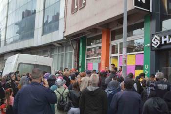 Tavşanlı’Da Tekstil Mağazası Açılışında İzdiham
