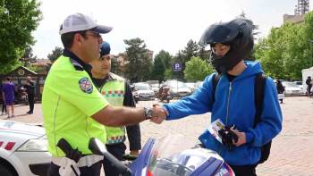 Tavşanlı’Da Trafik Kuralları Hakkında Bilgilendirmede Bulunuldu
