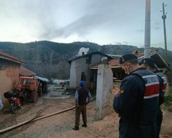 Tavşanlı’Daki Ev Yangını Korkuttu
