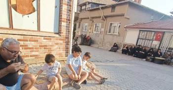 Tavşanlı Tepecik Beldesinde Aşure İkramı
