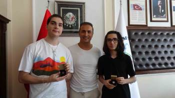 Tavşanlılı Öğrenciler Yks’De Hem Ailelerini Hem De Eğitim Camiasını Gururlandırdı
