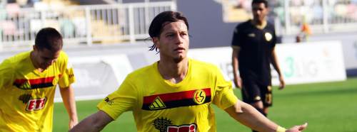 Tayfun ön liberoda oynadı