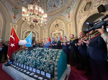 Tbmm Başkanı Kurtulmuş, Ertuğrul Gazi Türbesi’Nde Dua Etti
