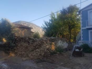 Tehlike Saçan Metruk Binalar Yıkılıyor
