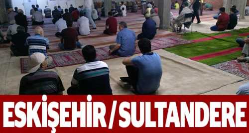 Tehlikeye rağmen namazlarını kıldılar