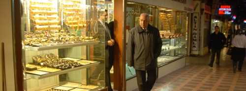 TEK TEK KİLİT VURUYORLAR!