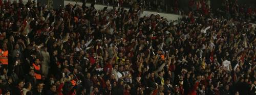 Telefon ışıklarıyla şov yaptılar