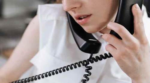 Telefonla konuşurken bunu sakın yapmayın!